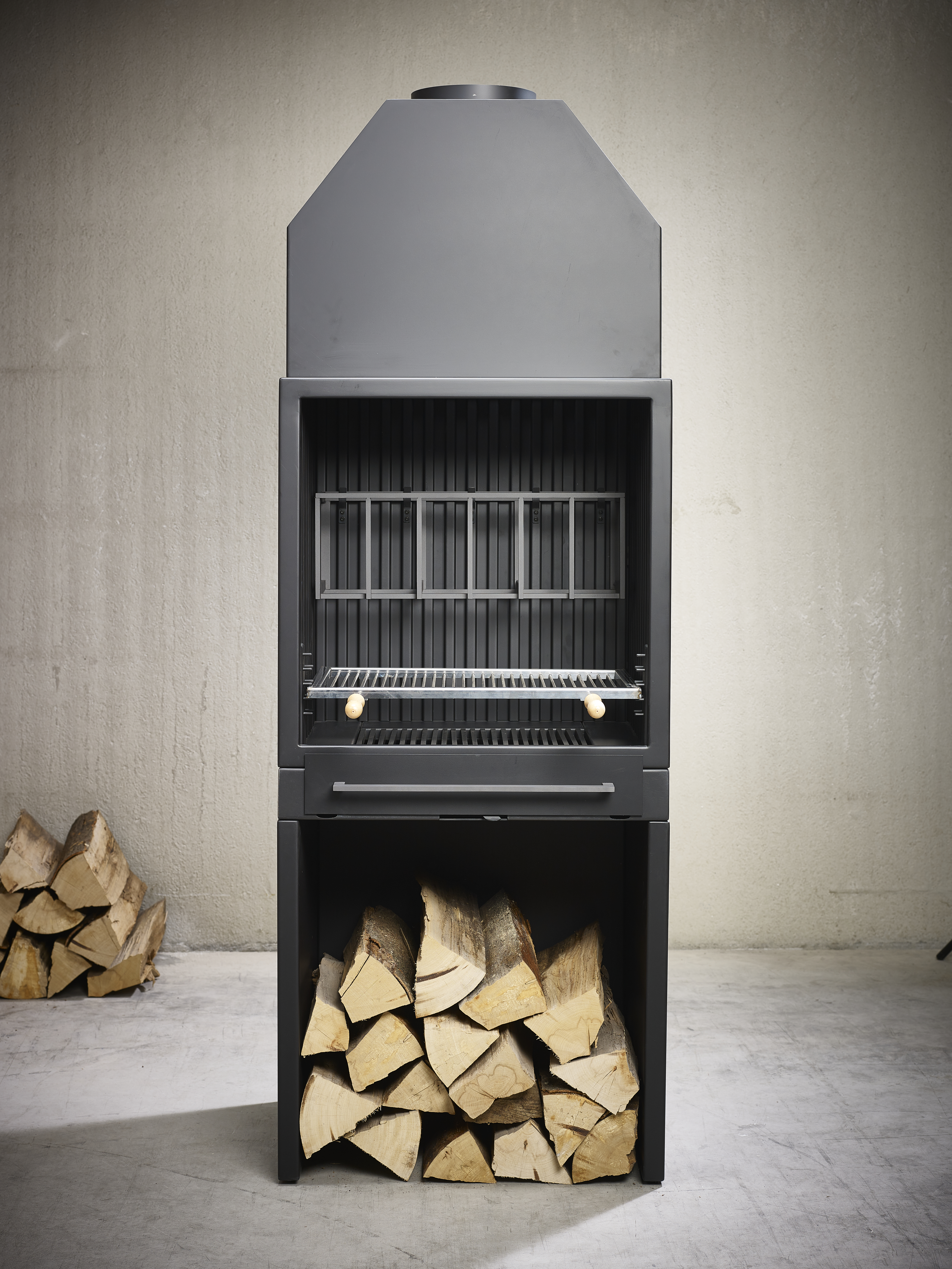 Photo: BUILT-IN BARBECUE